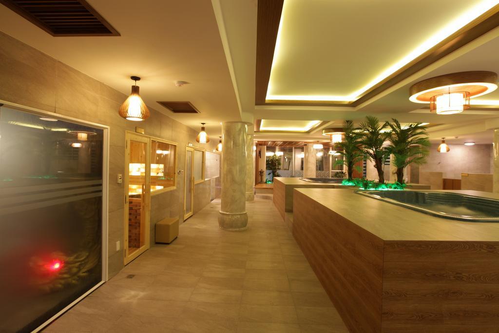 Minh Tam Hotel & Spa 3/2 Хошимин Екстериор снимка
