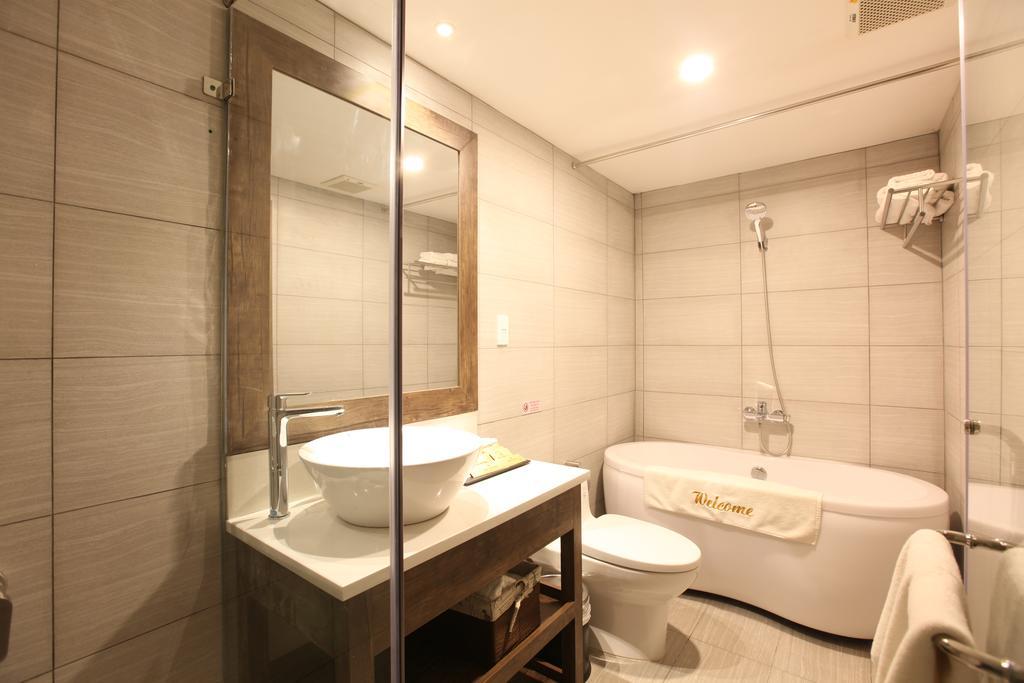 Minh Tam Hotel & Spa 3/2 Хошимин Екстериор снимка